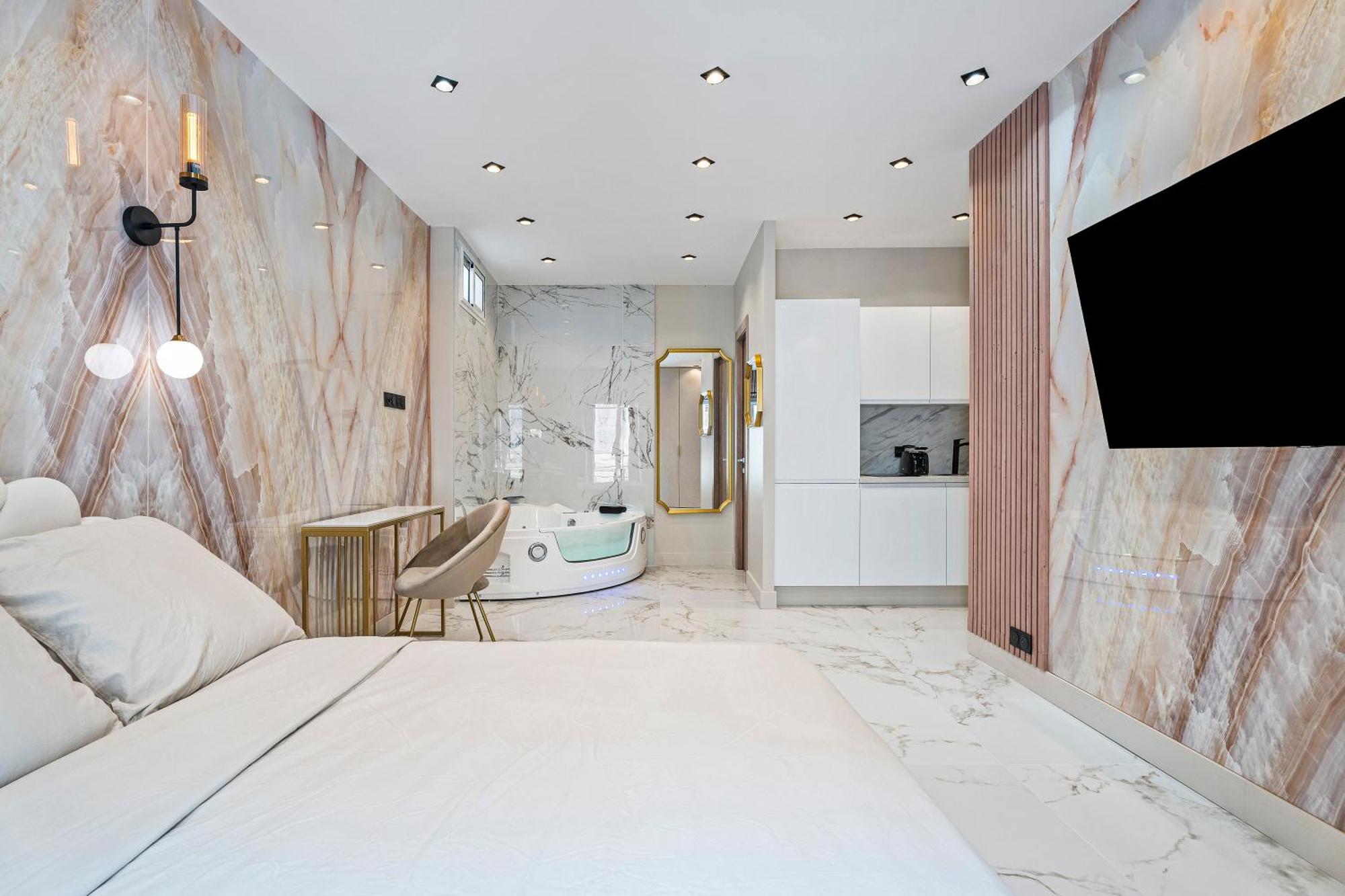 Renting - 8france - Luxury & Comfort Jacuzzi Massena Apartment Nizza